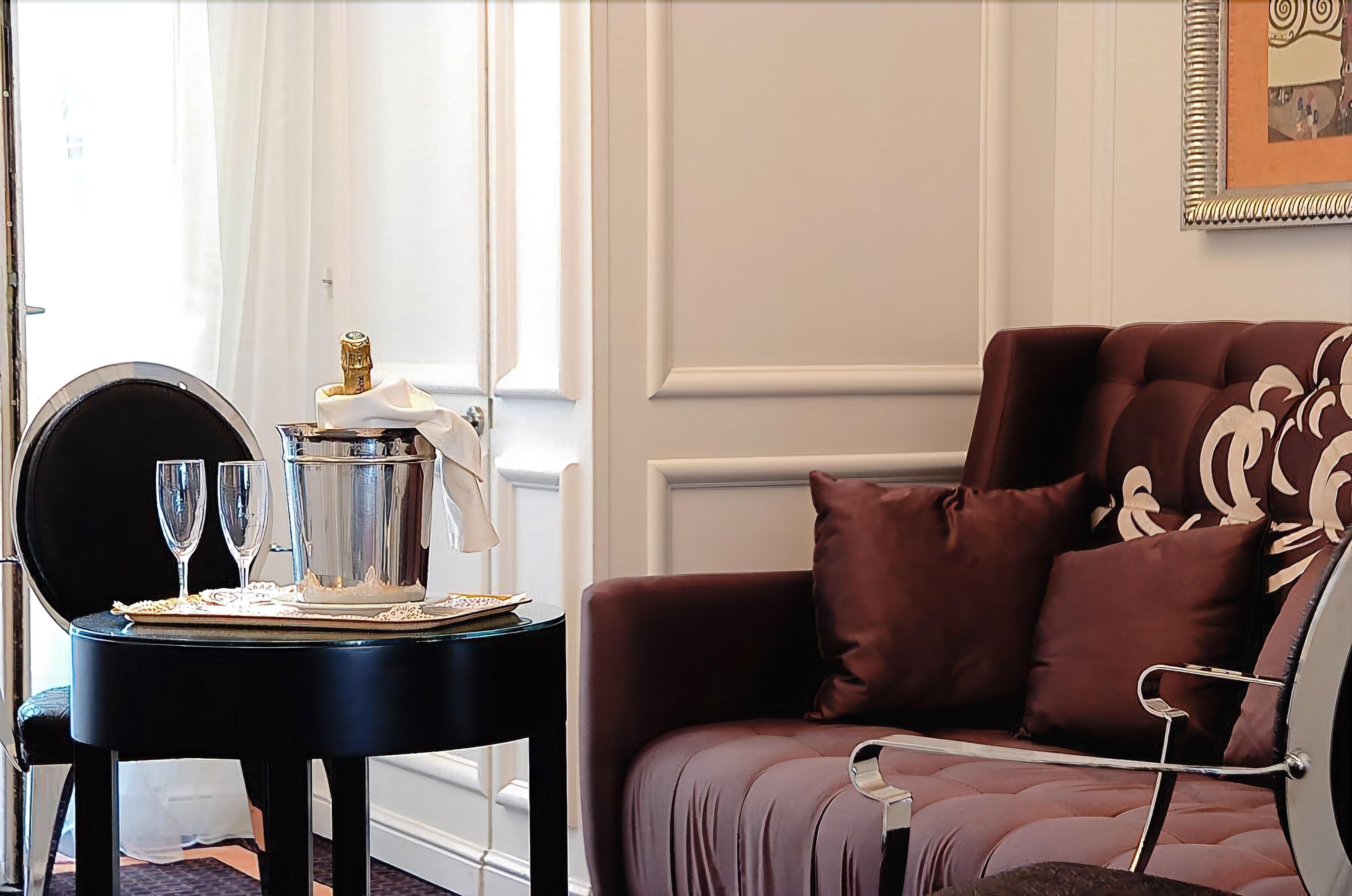 Hotel Elysees Ceramic